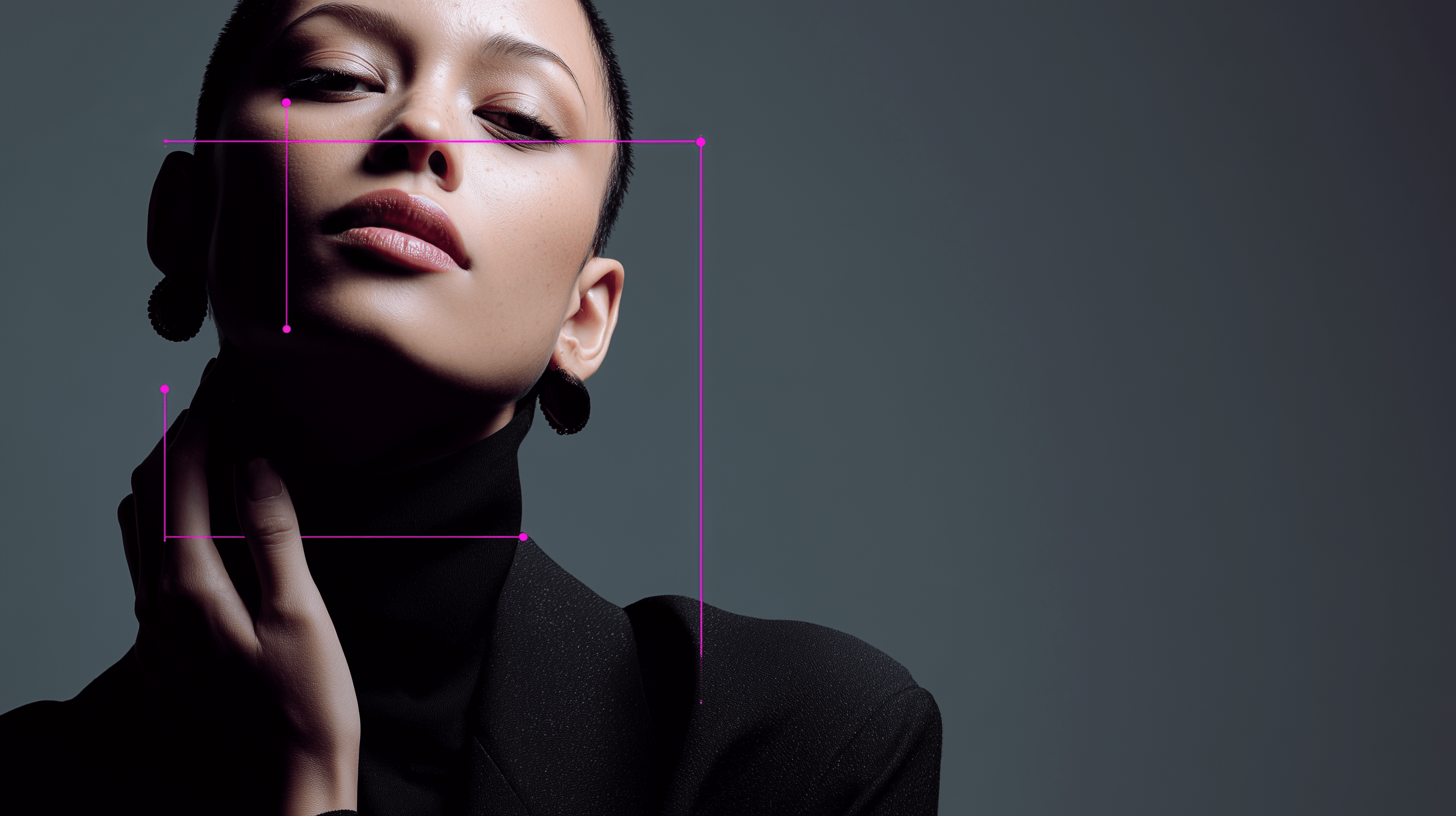 En moda la marca vive en la actuación lo que sugiere una pose, una expresión, una tensión en el cuerpo